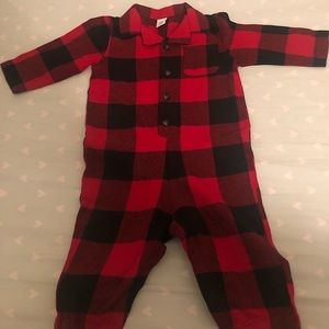New without tags. Buffalo plaid. Holiday onesie. 6-9 months. Not footed.